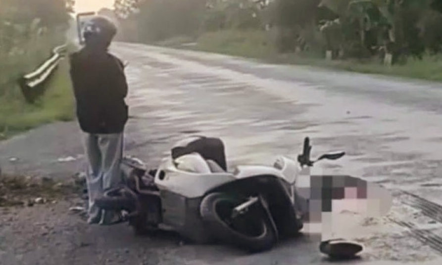 Sụp 'ổ g&agrave;' tr&ecirc;n Quốc lộ 62, người đ&agrave;n &ocirc;ng bị xe container c&aacute;n tử vong 