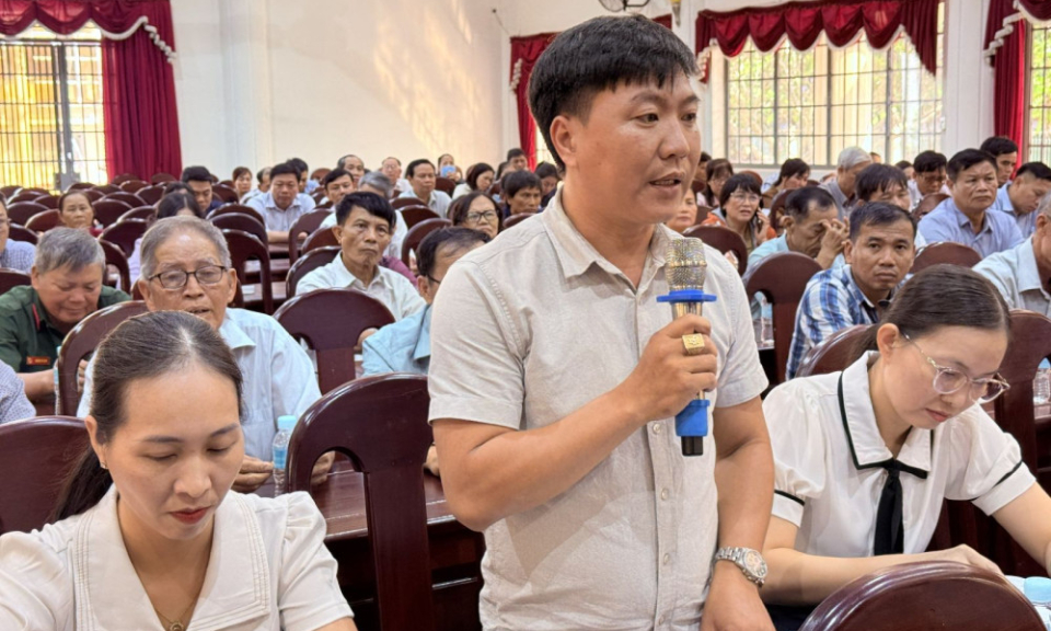 Cử tri x&atilde; T&acirc;n Bi&ecirc;n kiến nghị việc khơi th&ocirc;ng k&ecirc;nh ti&ecirc;u T&agrave; Xia