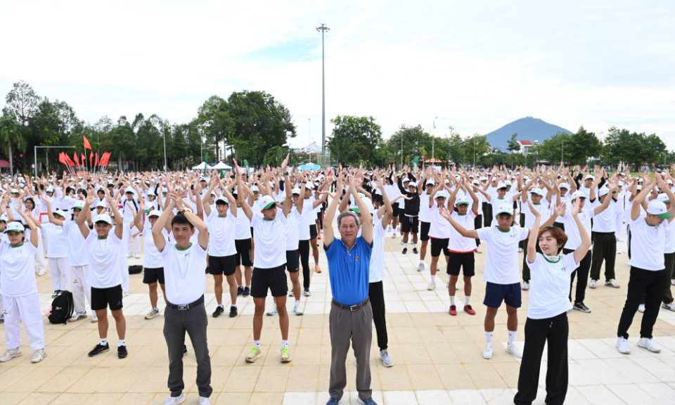 Hơn 1.200 người tham gia chương tr&igrave;nh To&agrave;n d&acirc;n tập luyện thể dục thể thao