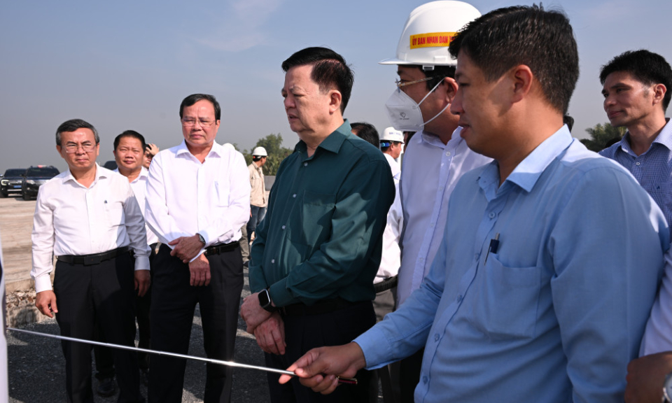 Ph&oacute; Thủ tướng Ch&iacute;nh phủ Mai Văn Ch&iacute;nh kiểm tra dự &aacute;n đường V&agrave;nh đai 3 TP. Hồ Ch&iacute; Minh