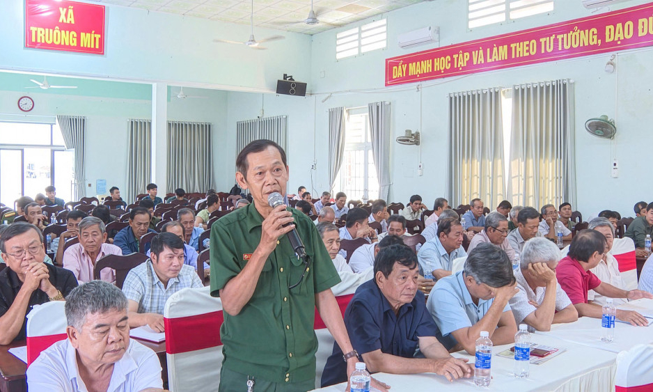 Cử tri x&atilde; Tru&ocirc;ng M&iacute;t kiến nghị về chế độ đối với người cao tuổi