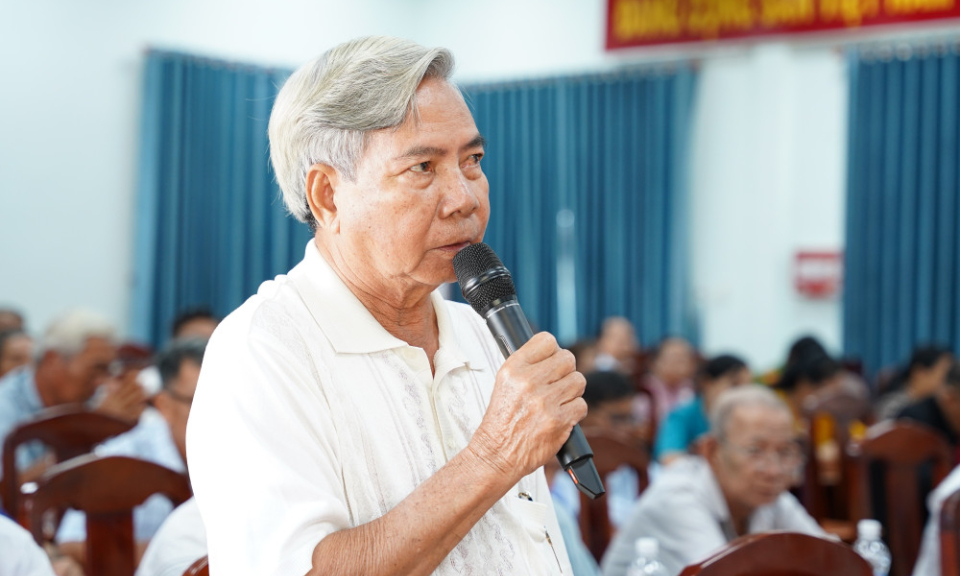 Cử tri x&atilde; Ninh Điền đề nghị giải quyết vấn đề thiếu thuốc bảo hiểm y tế