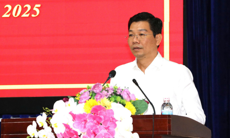 Ph&oacute; B&iacute; thư Thường trực Tỉnh ủy, Chủ tịch HĐND tỉnh Nguyễn Mạnh H&ugrave;ng tiếp x&uacute;c cử tri phường G&ograve; Dầu