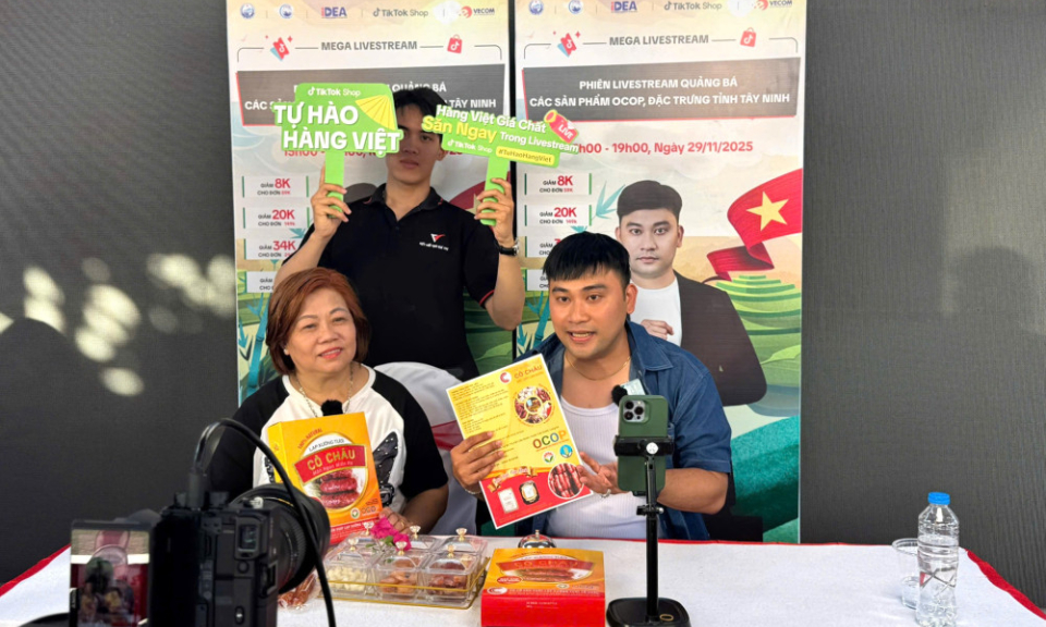 T&acirc;y Ninh tổ chức th&agrave;nh c&ocirc;ng 2 phi&ecirc;n livestream quảng b&aacute; sản phẩm OCOP v&agrave; đặc sản v&ugrave;ng miền