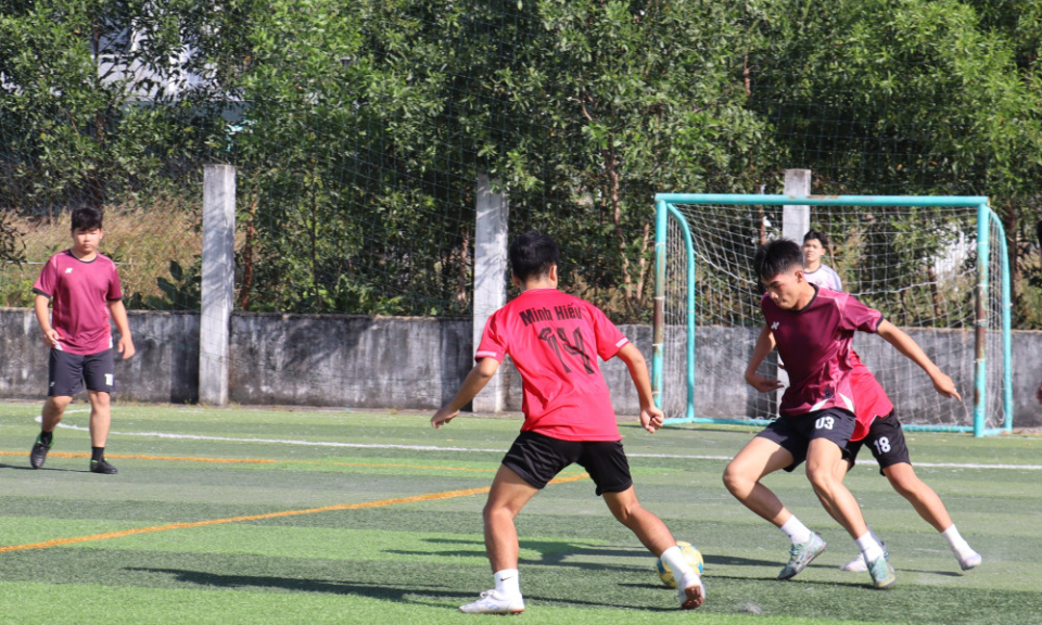 S&ocirc;i nổi giải b&oacute;ng đ&aacute; học sinh