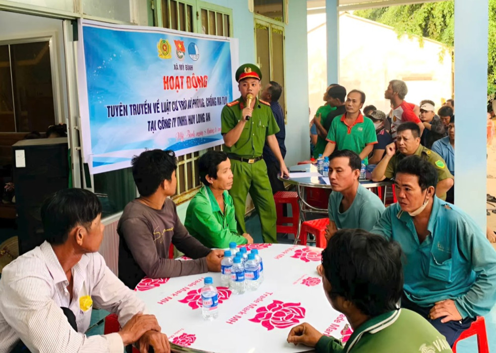 Công an tuyên truyền phòng, chống tội phạm tại các địa bàn dân cư