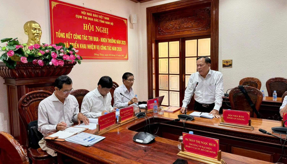 Chủ tịch Hội Nhà báo tỉnh An Giang Tân Văn Ngữ phát biểu thảo luận