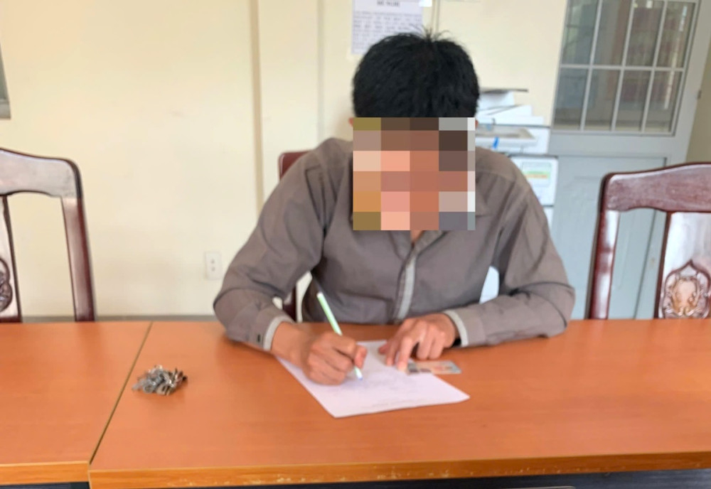 Đối tượng P.V.M. tại cơ quan Công an (Ảnh: Hoàng Anh)