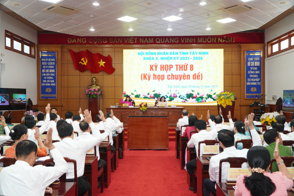 Kỳ họp được tổ chức bằng hình thức trực tiếp và trực tuyến tại 2 cơ sở