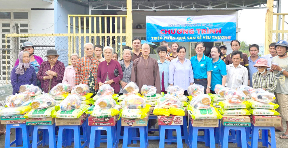 Phụ nữ xã Mỹ Lộc tham gia công tác an sinh xã hội