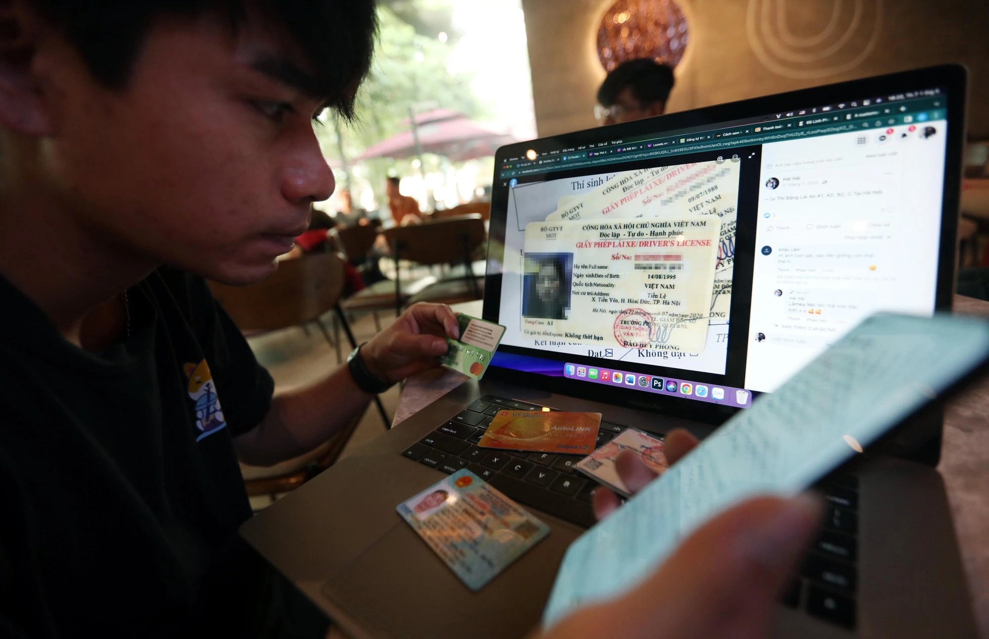 Từ năm 2026, người dùng có quyền yêu cầu các doanh nghiệp xóa dữ liệu cá nhân (ẢNH: NGỌC DƯƠNG)