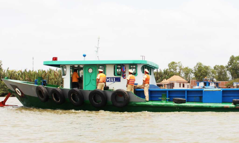 T&acirc;y Ninh tăng cường quản l&yacute; giao th&ocirc;ng đường thủy
