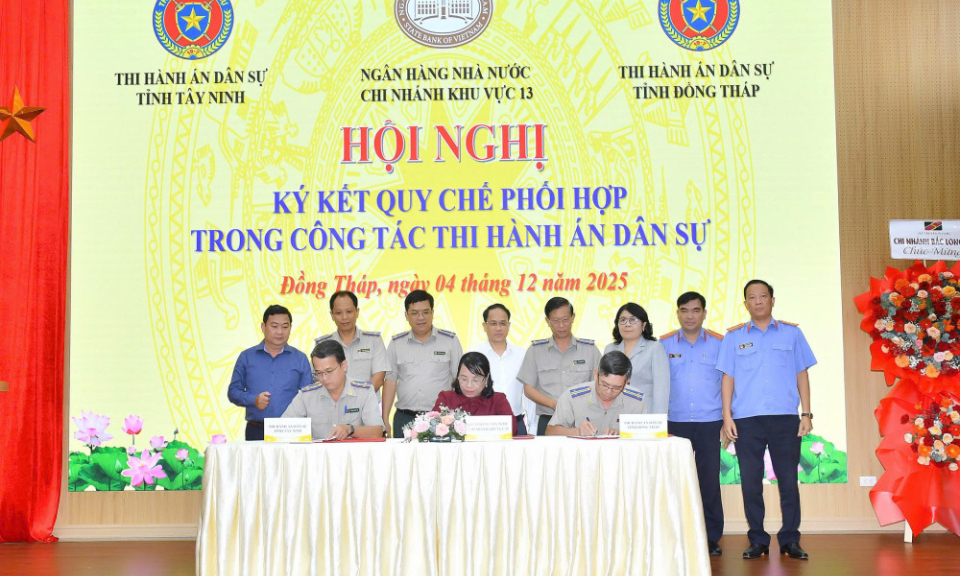Ng&acirc;n h&agrave;ng Nh&agrave; nước Khu vực 13 k&yacute; kết quy chế phối hợp trong c&ocirc;ng t&aacute;c thi h&agrave;nh &aacute;n d&acirc;n sự với Đồng Th&aacute;p v&agrave; T&acirc;y Ninh