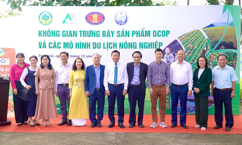 Hội thảo 'Giải ph&aacute;p ph&aacute;t triển sản phẩm du lịch đặc th&ugrave; tỉnh T&acirc;y Ninh: L&yacute; luận v&agrave; thực tiễn'