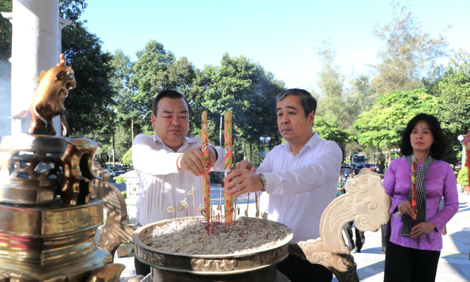 C&aacute;c gương điển h&igrave;nh học tập v&agrave; l&agrave;m theo B&aacute;c về nguồn tại Căn cứ Trung ương Cục miền Nam