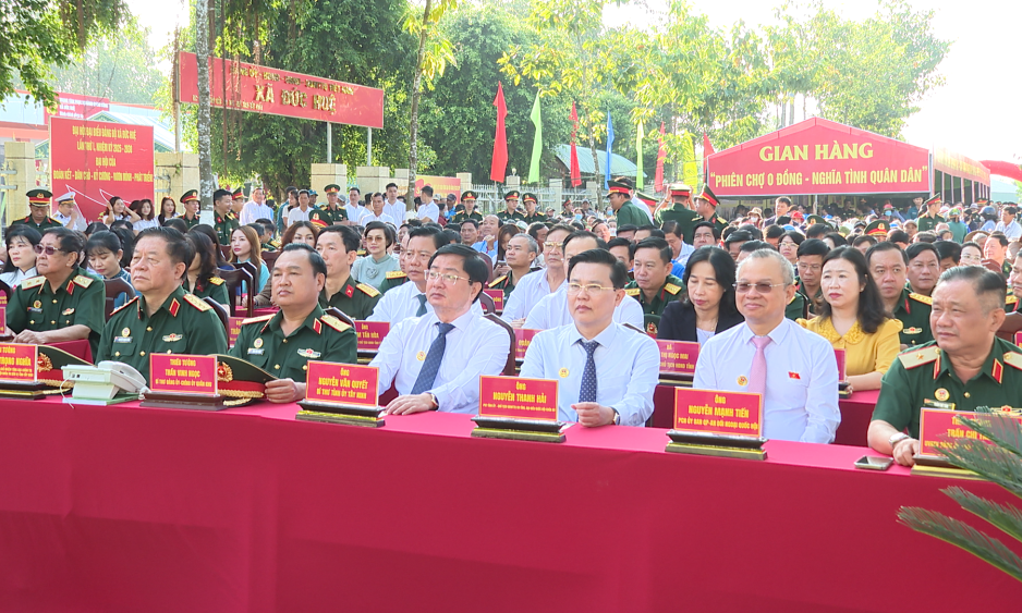 Khai mạc chương tr&igrave;nh về nguồn v&agrave; 'Phi&ecirc;n chợ nghĩa t&igrave;nh Qu&acirc;n - D&acirc;n'