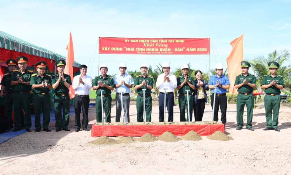 Khởi c&ocirc;ng x&acirc;y dựng Nh&agrave; nghĩa t&igrave;nh qu&acirc;n - d&acirc;n tại x&atilde; Kh&aacute;nh Hưng