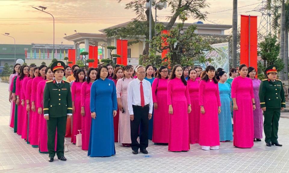 Đo&agrave;n đại biểu Đại hội đại biểu Hội Li&ecirc;n hiệp Phụ nữ tỉnh viếng Nghĩa trang liệt sĩ tỉnh