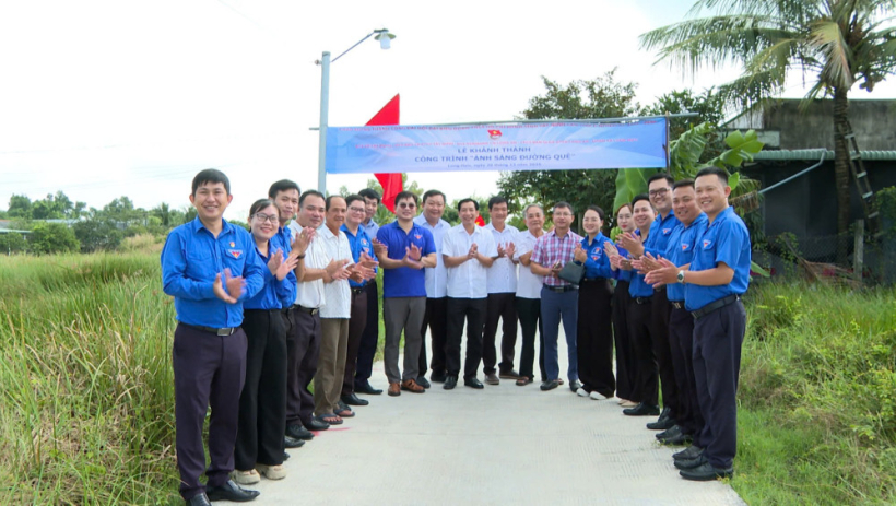 T&acirc;y Ninh: Đo&agrave;n vi&ecirc;n, thanh ni&ecirc;n về nguồn tại x&atilde; Long Hựu