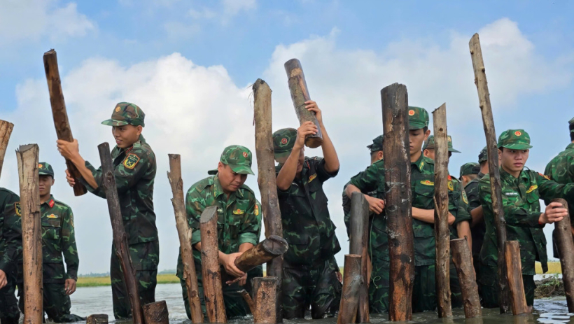 S&aacute;ng m&atilde;i nghĩa t&igrave;nh qu&acirc;n &ndash; d&acirc;n