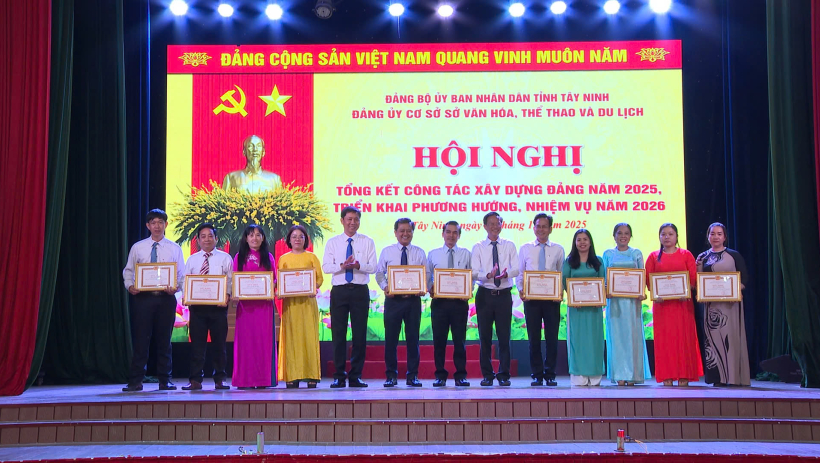 Đảng bộ cơ sở Sở Văn h&oacute;a, Thể thao v&agrave; Du lịch: Quyết t&acirc;m g&oacute;p phần đạt mục ti&ecirc;u tăng trưởng hai con số