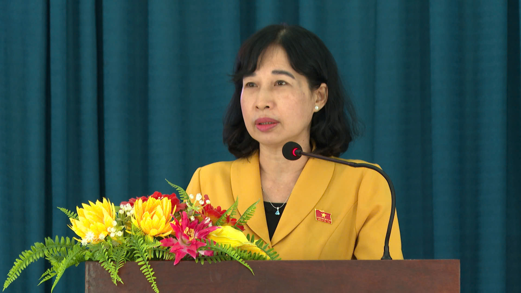 Phó Chủ tịch HĐND tỉnh Tây Ninh Đặng Thị Ngọc Mai phát biểu tại buổi tiếp xúc cử tri 