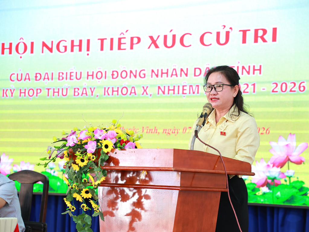 Bí thư Đảng ủy xã Hòa Hội Nguyễn Thị Thanh Sơn cảm ơn sự quan tâm, hỗ trợ của lãnh đạo xã và cử tri xã Phước Vinh đối với hoạt động của Tổ đại biểu số 8 HĐND tỉnh