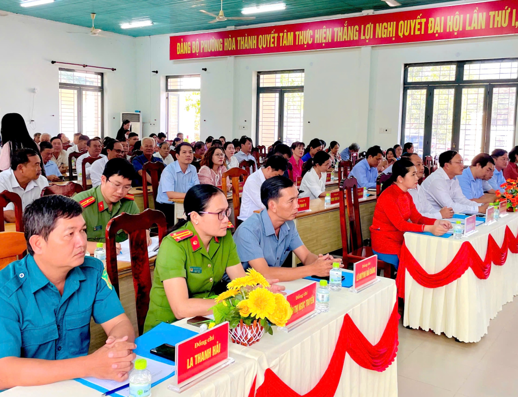 Đại biểu dự hội nghị tổng kết công tác Đảng năm 2025, triển khai phương hướng nhiệm vụ năm 2026 của Đảng ủy phường Hòa Thành