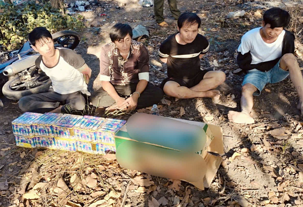 Các đối tượng cùng tang vật