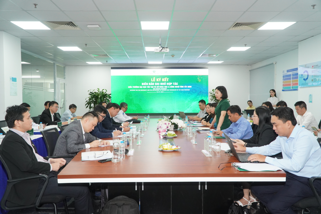 Đại biểu dự lễ ký kết