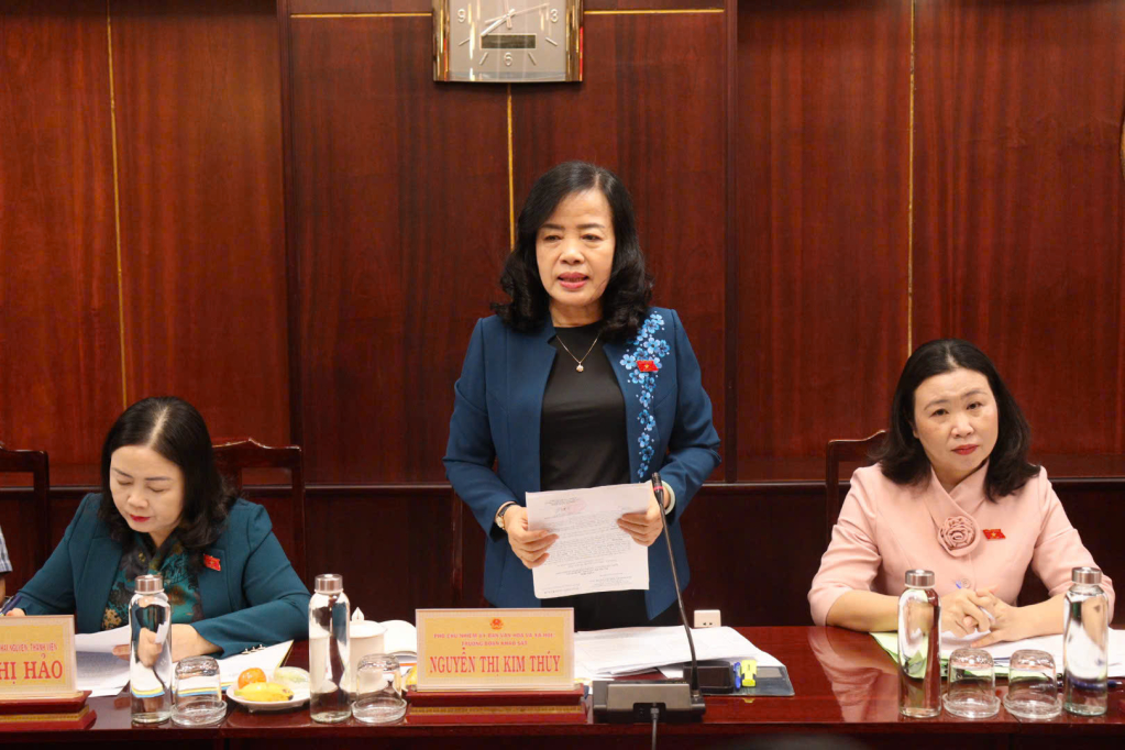 Phó Chủ nhiệm Ủy ban Văn hóa và Xã hội của Quốc hội Nguyễn Thị Kim Thúy phát biểu kết luận