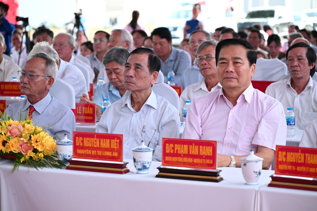 Nguyên lãnh đạo tỉnh qua các thời kỳ dự buổi lễ