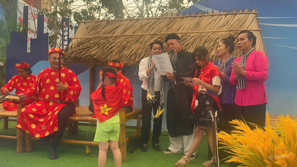 Trung tâm Văn hóa Nghệ thuật tỉnh Tây Ninh mang đờn ca tài tử đến Triển lãm “80 năm Hành trình Độc lập - Tự do - Hạnh phúc” tại Hà Nội. 