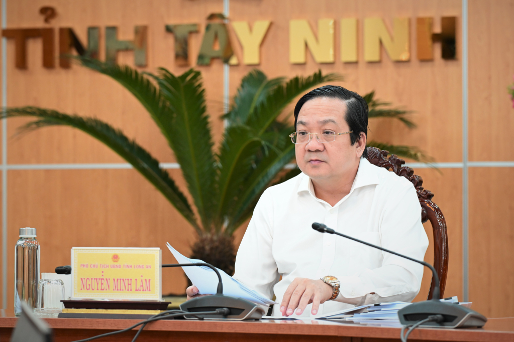 Ủy viên Ban Thường vụ Tỉnh ủy, Phó Chủ tịch UBND tỉnh Nguyễn Minh Lâm chủ trì tại điểm cầu tỉnh