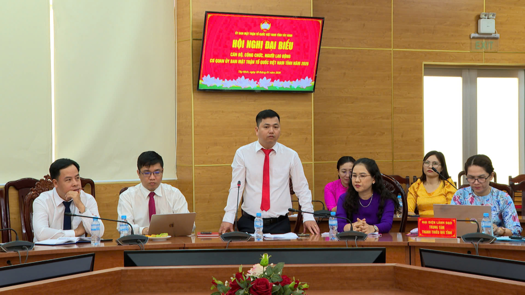 Phó Bí thư Tỉnh đoàn Tây Ninh Phạm Văn Hậu phát biểu tại hội nghị