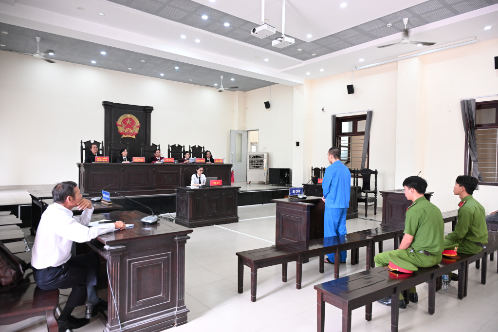 Phiên tòa xét xử bị cáo Sơn