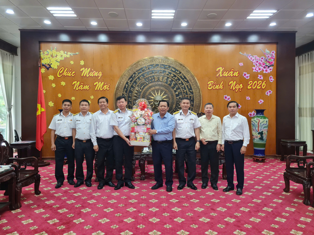 Đoàn công tác Bộ Tư lệnh Vùng 5 Hải quân đến thăm và chúc Tết UBND tỉnh Tây Ninh