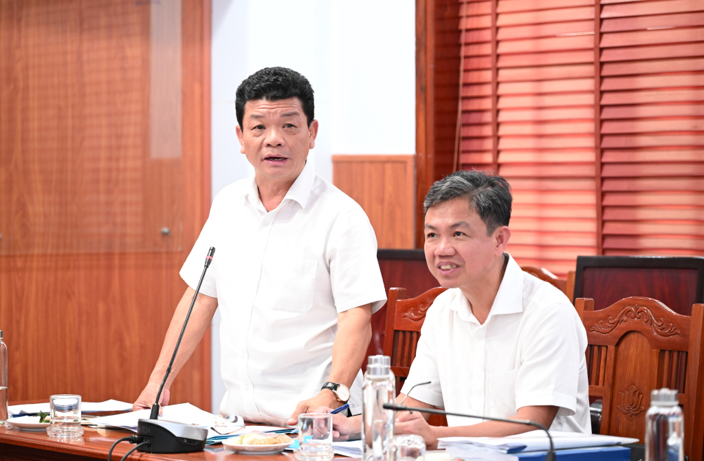 Các thành viên hội đồng đóng góp đối với báo cáo nghiên cứu tiền khả thi dự án của đơn vị tư vấn