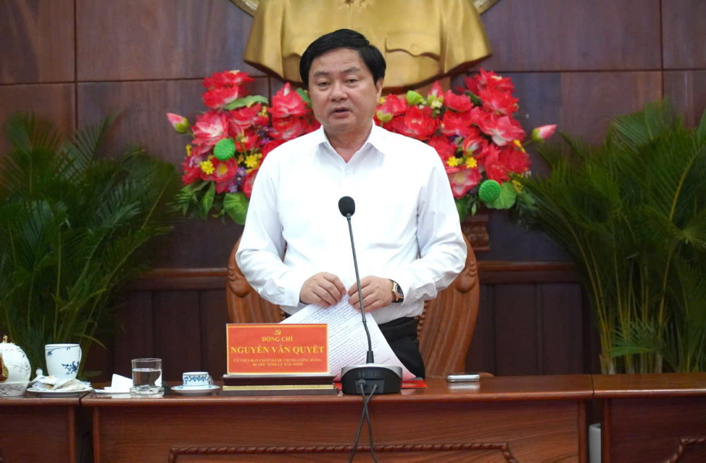 Ủy viên Ban Chấp hành Trung ương Đảng, Bí thư Tỉnh ủy Nguyễn Văn Quyết phát biểu tại buổi làm việc