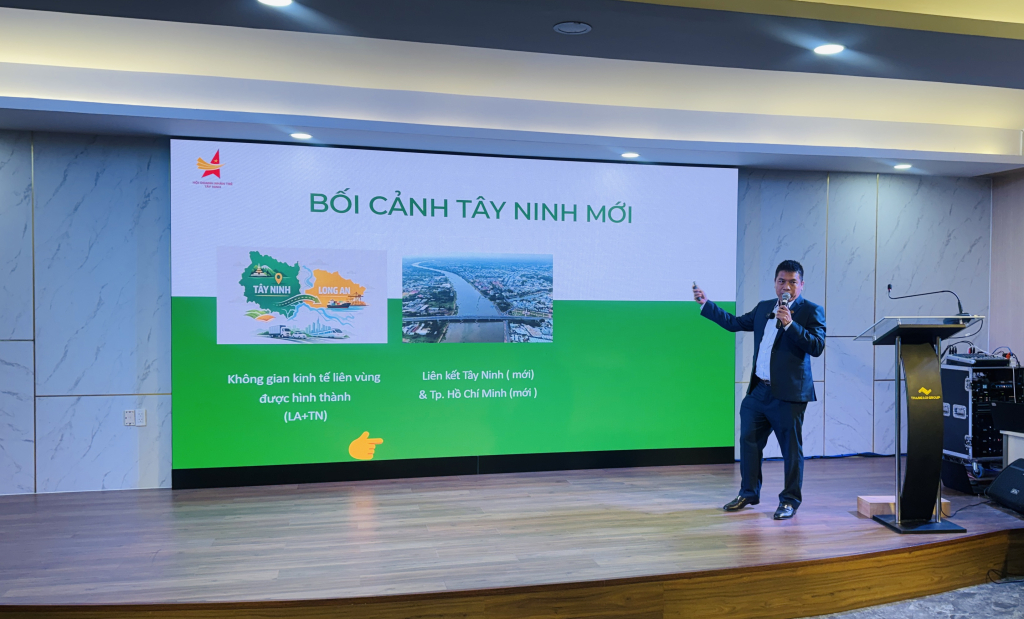 Các đại biểu tham gia phát biểu tham luận tại hội nghị