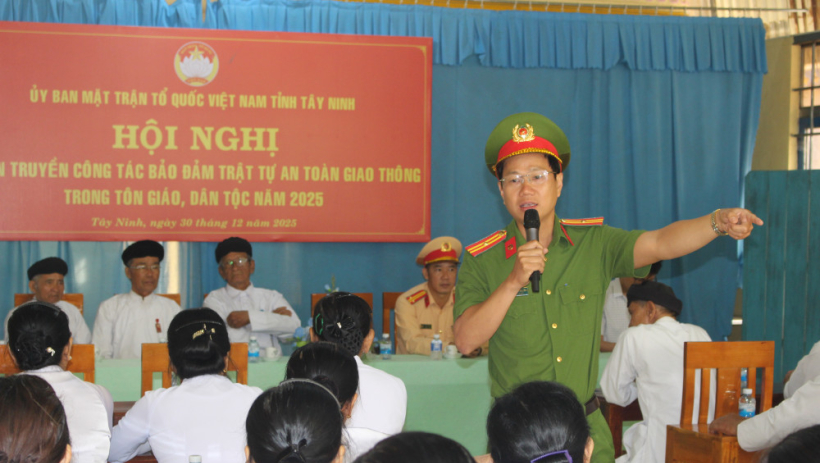 Tuy&ecirc;n truyền bảo đảm trật tự, an to&agrave;n giao th&ocirc;ng v&agrave; ph&ograve;ng, chống tội phạm cho đồng b&agrave;o t&ocirc;n gi&aacute;o