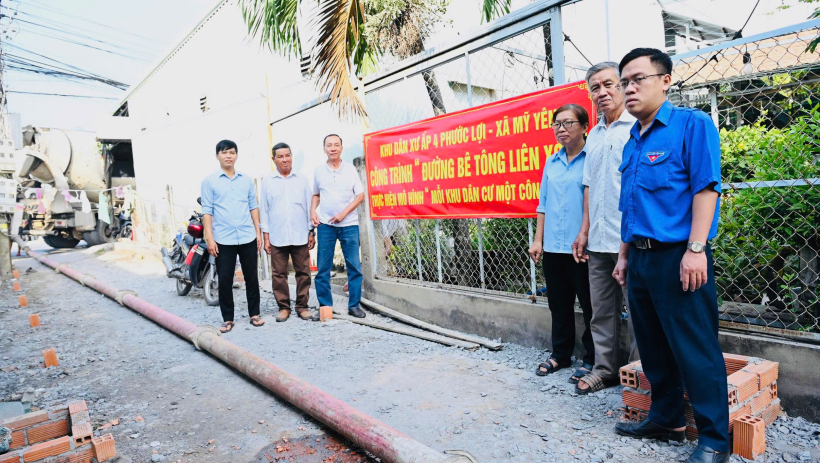 X&atilde; Mỹ Y&ecirc;n: B&ecirc; t&ocirc;ng tuyến hẻm ấp 4 Phước Lợi từ nguồn x&atilde; hội h&oacute;a