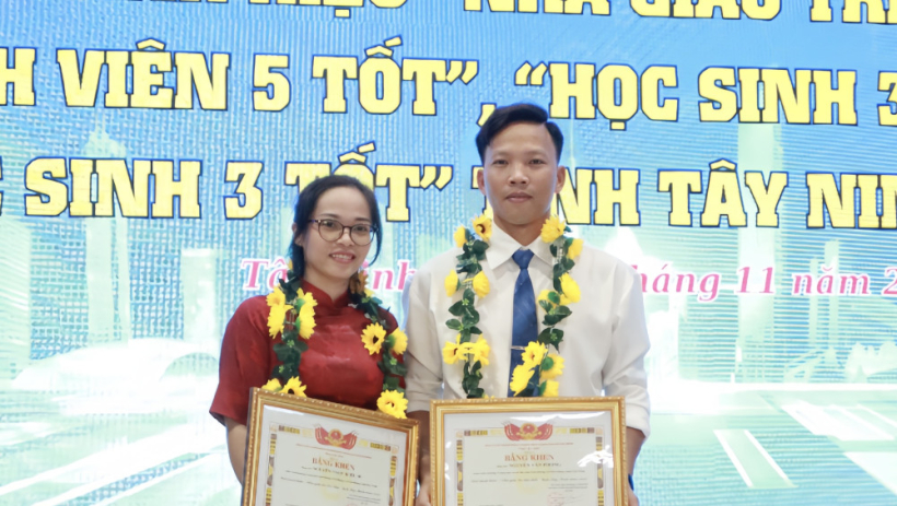 Đồng h&agrave;nh tr&ecirc;n bục giảng v&agrave; cuộc sống