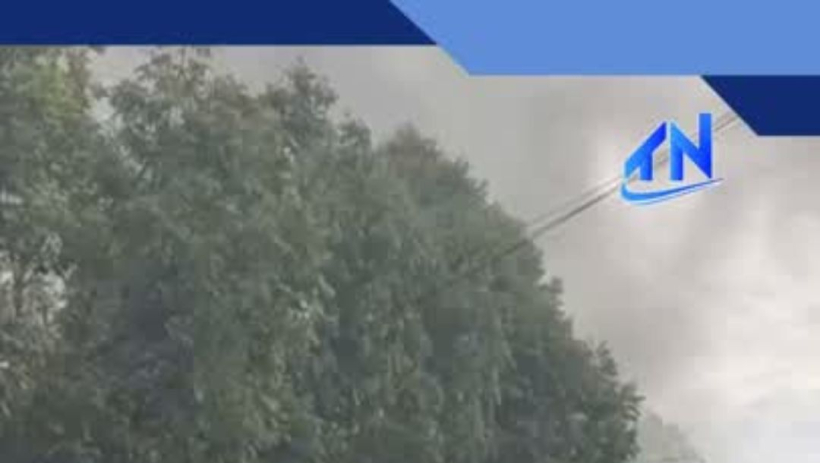 Thấy cột kh&oacute;i đen bốc l&ecirc;n cao, người d&acirc;n hốt hoảng b&aacute;o ch&aacute;y