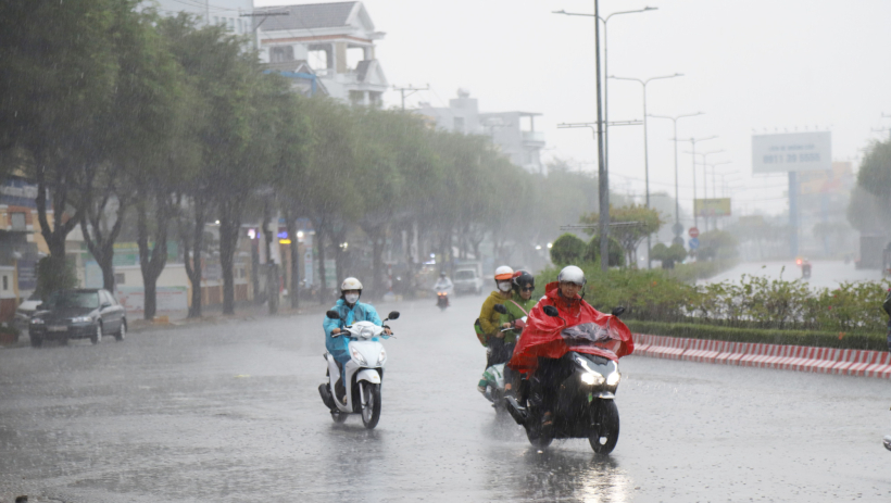 Thời tiết h&ocirc;m nay 05/01: Bắc Bộ đ&oacute;n đợt r&eacute;t, Nam Bộ mưa tr&aacute;i m&ugrave;a