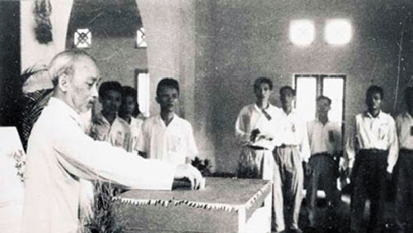 Đại biểu d&acirc;n cử - H&agrave;nh tr&igrave;nh tr&aacute;ch nhiệm v&agrave; cống hiến 