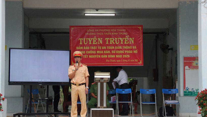 Tuy&ecirc;n truyền an to&agrave;n giao th&ocirc;ng v&agrave; ph&ograve;ng, chống mua b&aacute;n, sử dụng ph&aacute;o nổ cho học sinh