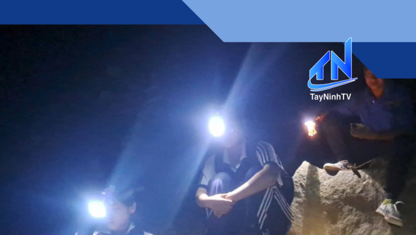 Cảnh b&aacute;o an to&agrave;n khi leo n&uacute;i B&agrave; Đen