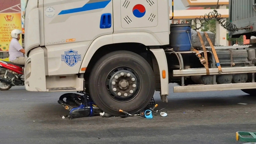 Đồng Th&aacute;p: Nam sinh tho&aacute;t chết 'thần kỳ' dưới gầm xe đầu k&eacute;o