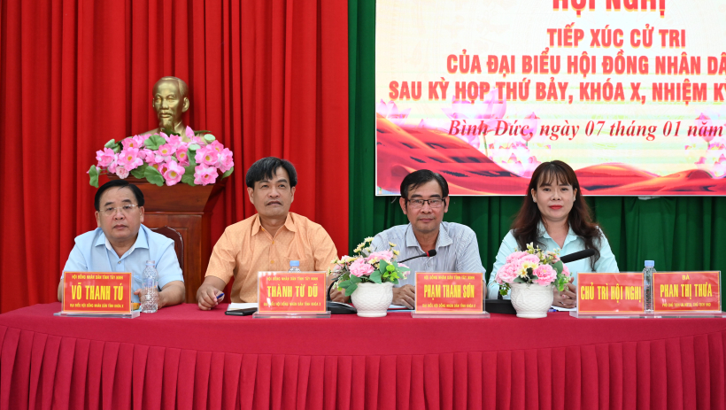 Cử tri x&atilde; B&igrave;nh Đức quan t&acirc;m vấn đề n&acirc;ng cấp hạ tầng giao th&ocirc;ng